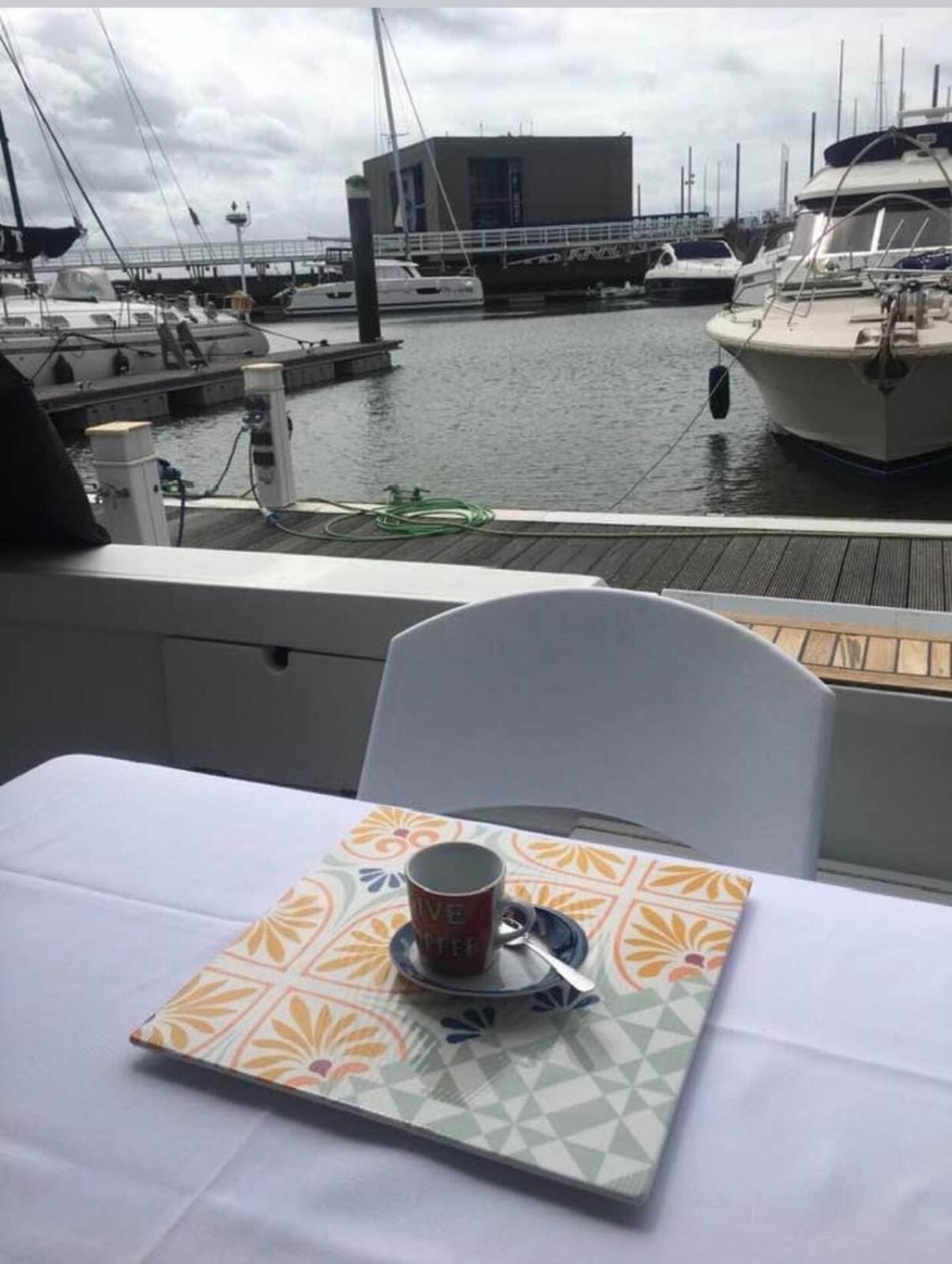 Beautiful And Magnific Yacht Hotel Lisboa Ngoại thất bức ảnh